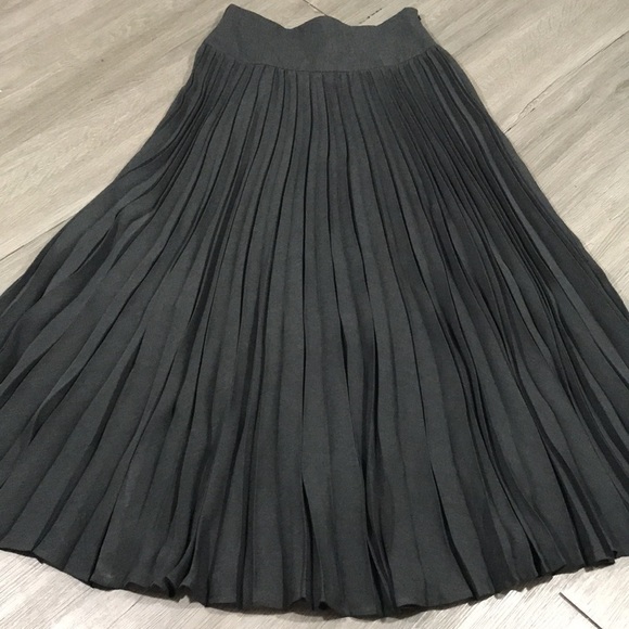 Escada Gray Accordion Pleated Maxi Fancy Skirt - Picture 4 of 10